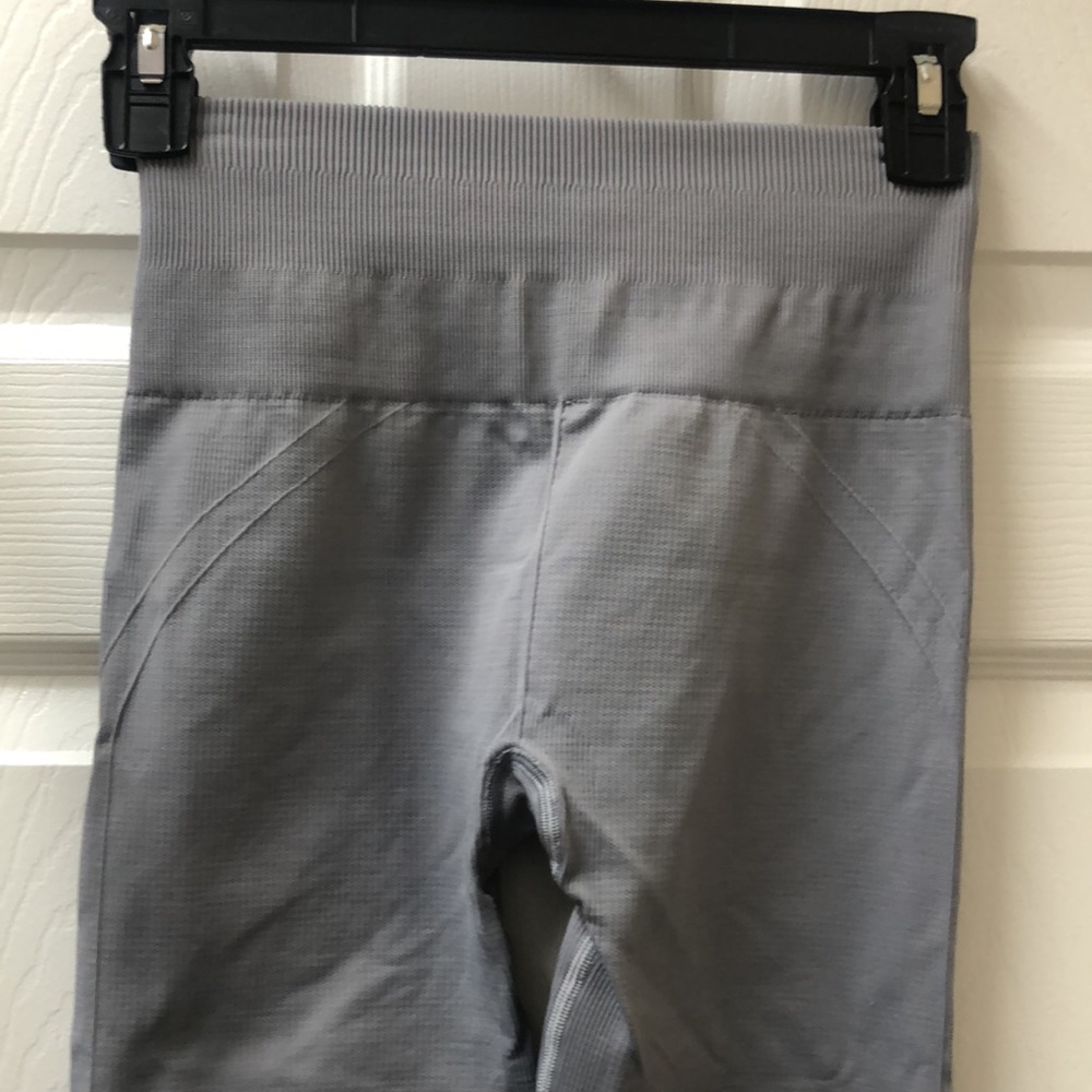 Lululemon Awakening Crop *Taryn Toomey Collection 17" Ice Grey - Picture 8 of 11